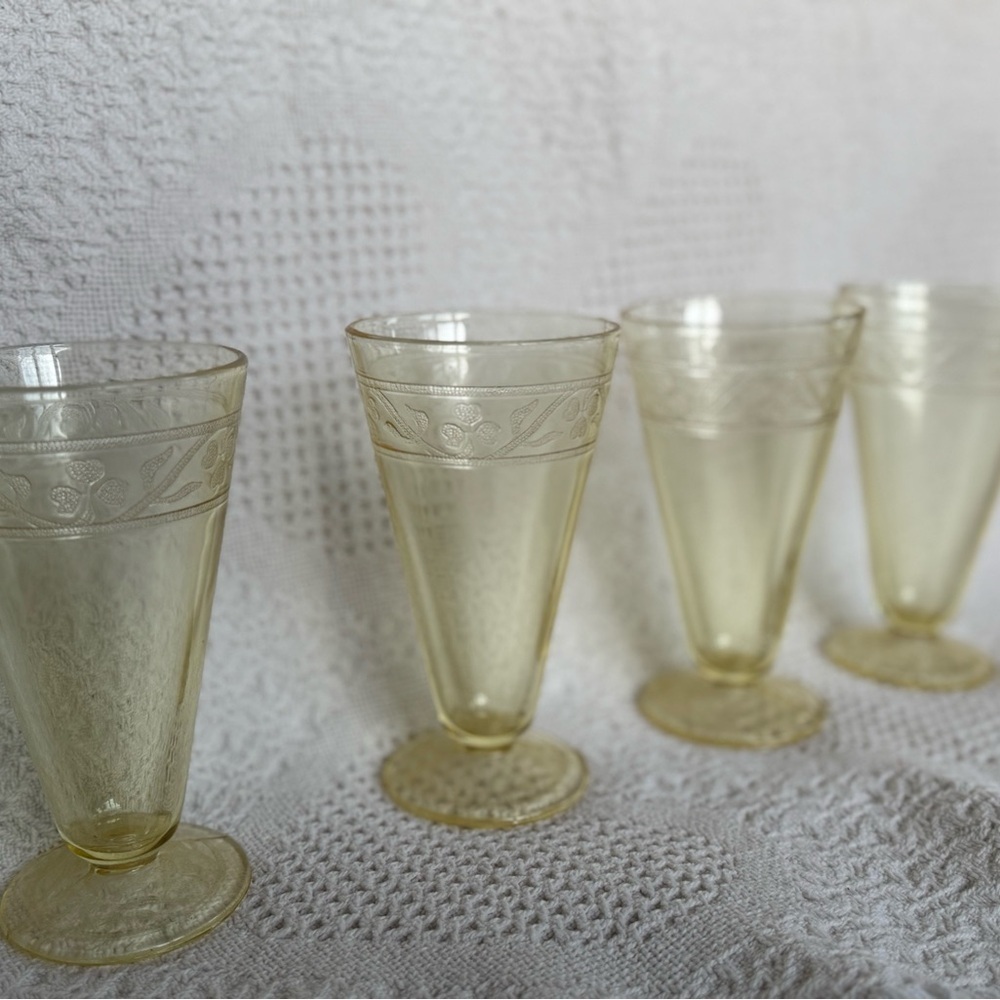 Vintage Hazel Atlas Cloverleaf Yellow Footed Ice Tea Tumbler